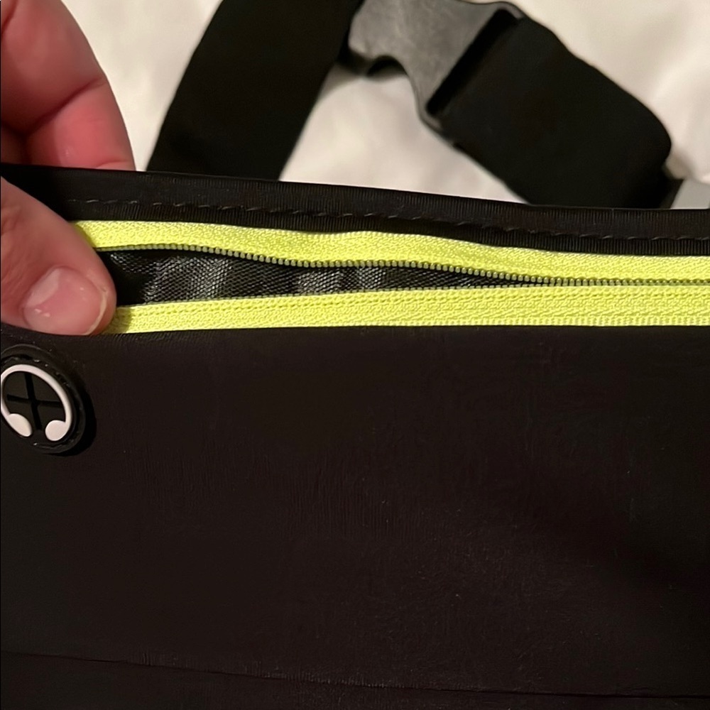 Fanny Pack Black and Fluorescent Yellow - Picture 3 of 4